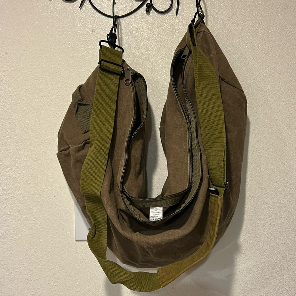 Stansport zippered canvas deluxe duffel bag